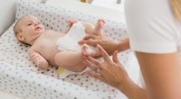 Schwarzer Stuhlgang beim Baby: Ursachen & Hilfe