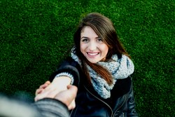 Gestik beim Date Gestik beim Date