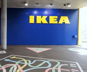 Ikea-Hack: Der ideale Ständer für Schneidebrettchen und Kochbücher für unter 1 Euro