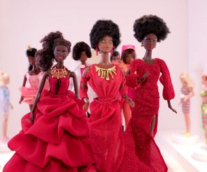 „Bridgerton“-Schöpferin zeigt die inspirierende Geschichte der ersten schwarzen Barbie