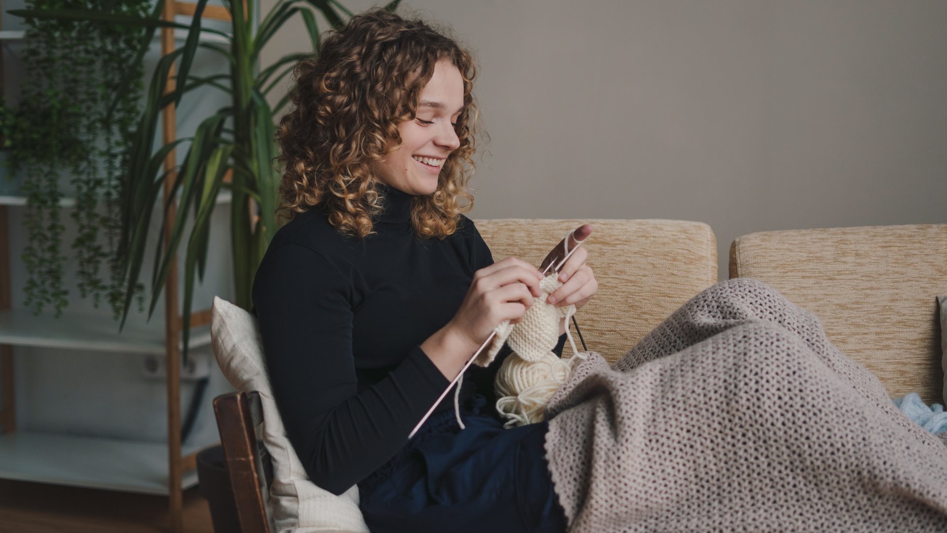 Mit-dieser-Anleitung-strickst-du-stilvolle-Pullover-im-skandinavischen-Look