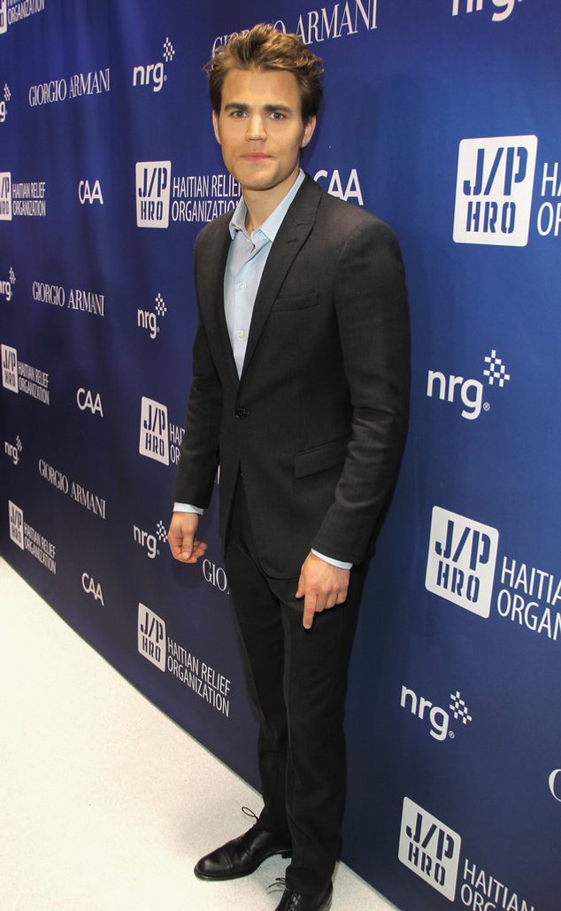Paul Wesley beeindruckt optisch auf einer Preisverleihung Paul Wesley beeindruckt optisch auf einer Preisverleihung