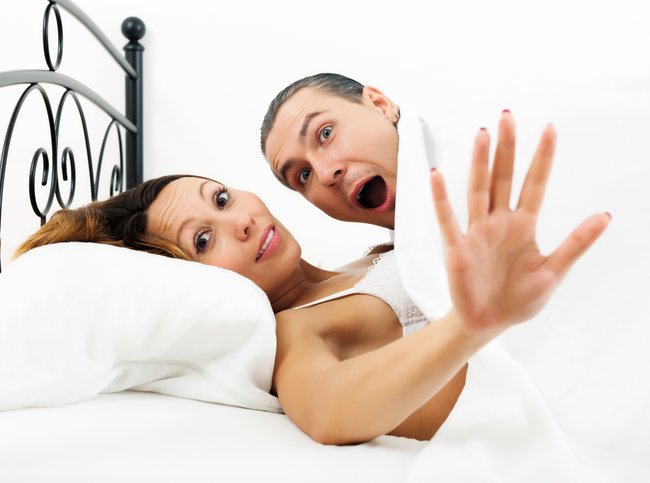 Frightened man caught during adultery with girlfriend in bed