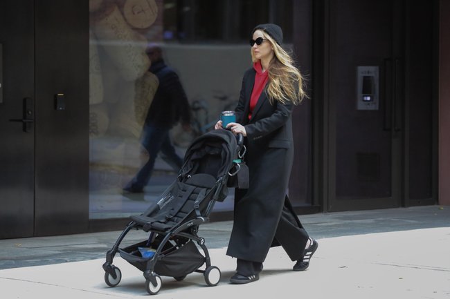 Jennifer Lawrence im lässigen Street Style unterwegs in New York