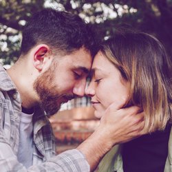 Sagst du diese 5 Sätze regelmäßig? Dann leidet deine Beziehung am Chamäleon-Effekt