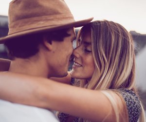 Liebe hat kein Alter: 5 Tipps für die Beziehung mit einem jüngeren Mann