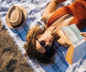 Diese 8 Bücher-Reihen sind perfekt, um sie im Urlaub durchzusuchten
