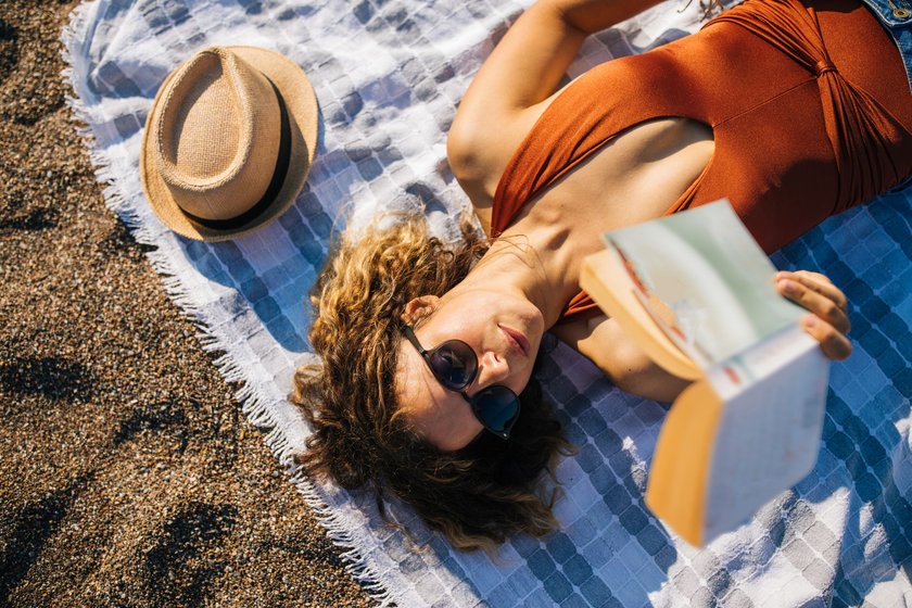 Diese 8 Bücher-Reihen sind perfekt, um sie im Urlaub durchzusuchten