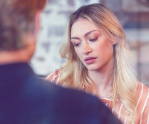 6 Gesten, die vielleicht nett gemeint sind, aber absolut respektlos sind
