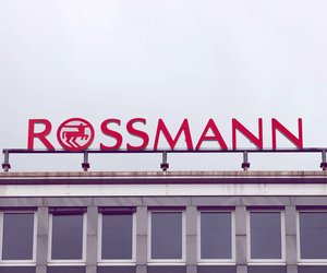 Dieser LED-Sternenvorhang von Rossmann bringt Gemütlichkeit in die dunkle Jahreszeit