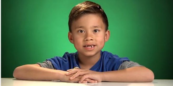Youtube Star: Evan erzählt etwas über ein Spiderman-Schokoei Youtube Star: Evan erzählt etwas über ein Spiderman-Schokoei