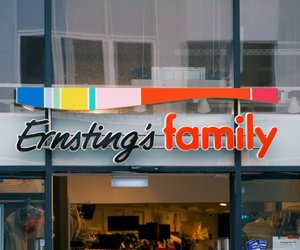 Jetzt bei Ernsting's family: Dieser kleine Korb in Weiß bringt Ordnung ins Badezimmer