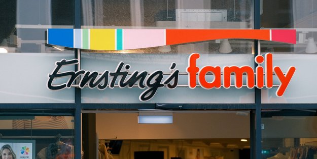 Mit Stil aufräumen: Der neue weiße Korb von Ernsting's family sorgt für Ordnung im Bad