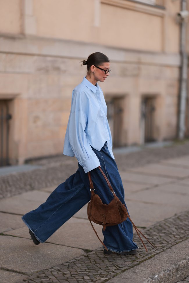 Wide Leg Jeans: So stylst du den angesagten Trend für 2025!