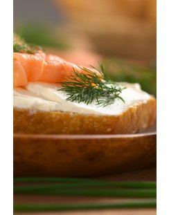 Leckere Vollkorn-Brödli mit Lachs und Ziegenkäse Leckere Vollkorn-Brödli mit Lachs und Ziegenkäse