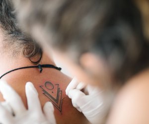 Dreieck-Tattoo Bedeutung: So wunderschön können geometrische Tattoos aussehen