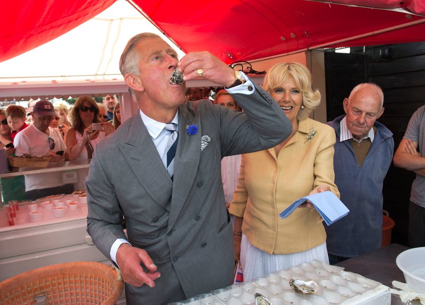 Prinz Charles isst Austern