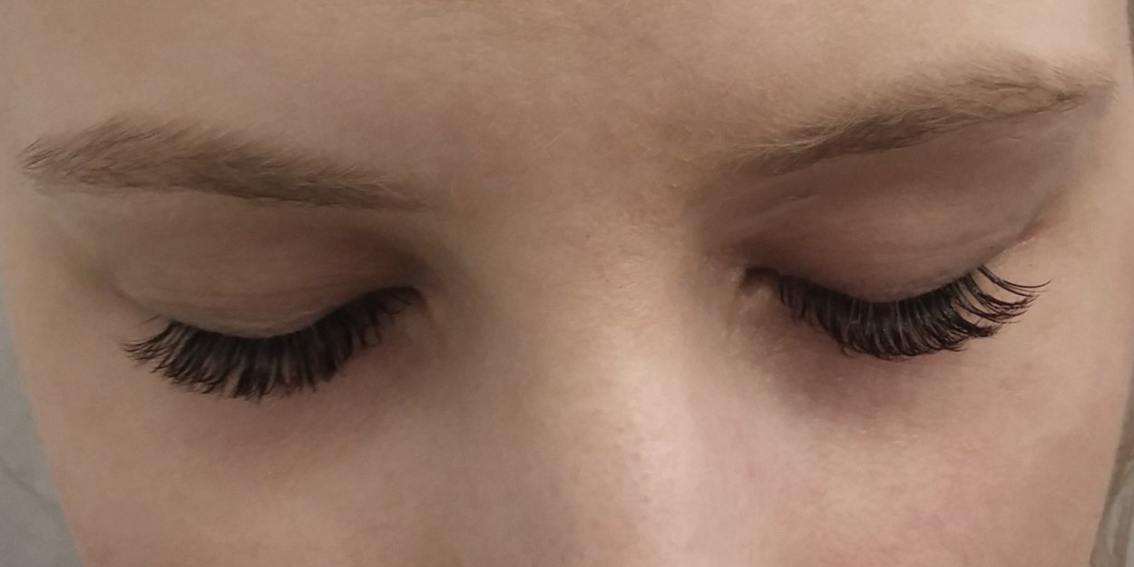 Lashes danach geschlossen Lashes danach geschlossen