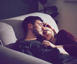 Paar-Psychologie&#x3A;&#x20;Warum&#x20;du&#x20;in&#x20;einer&#x20;gl&#x00FC;cklichen&#x20;Beziehung&#x20;&#x00F6;fter&#x20;mal&#x20;schl&#x00E4;frig&#x20;bist&#x20;