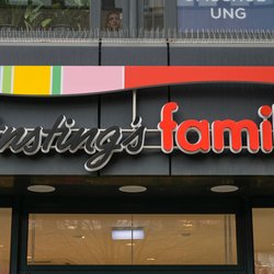 Für mehr Frische im Bad: Das farbenfrohe Streifen-Duschtuch von Ernsting's family