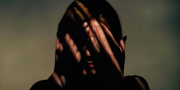 Psychologie: 4 typische Merkmale, an denen du kluge Menschen mit wenig Selbstvertrauen erkennst