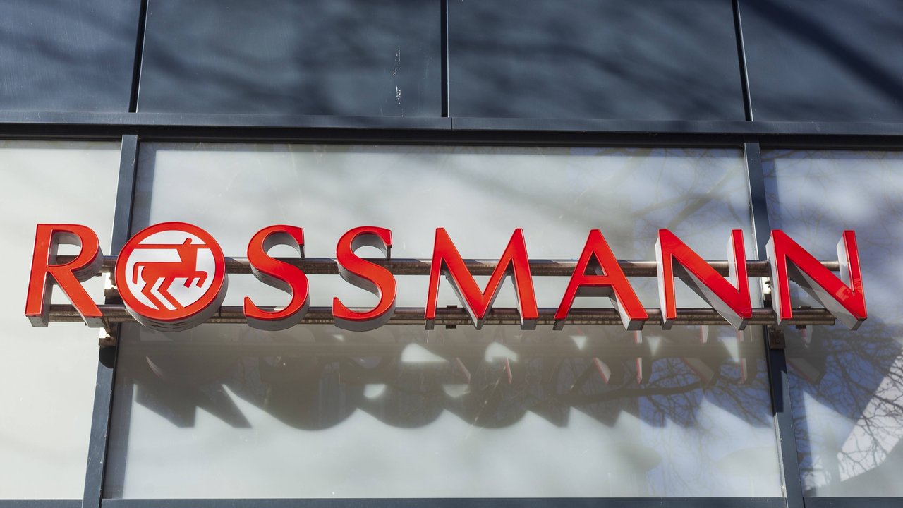 Mit diesem Eiswürfelbehälter von Rossmann kann der Sommer kommen.
