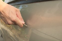 Rache Auto zerkratzen Rache Auto zerkratzen