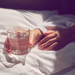 Trinken wir etwa die ganze Zeit das Falsche bei Hitze? Laut Studie: Ja