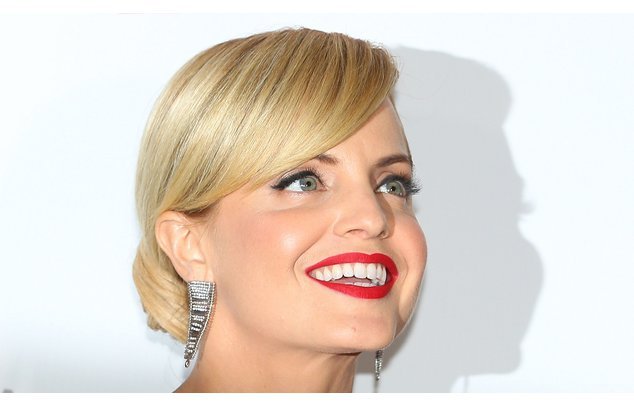 Mena Suvari strahlt wieder Mena Suvari strahlt wieder