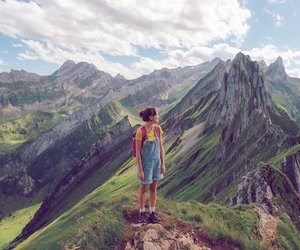 Was es über deine Persönlichkeit aussagt, wenn du lieber in die Berge fährst als ans Meer (laut KI)