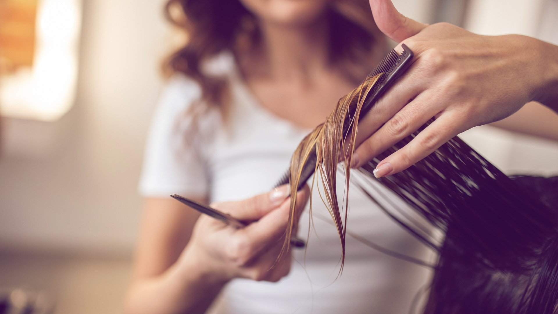 Psychologie-Der-verr-ckte-Grund-warum-manche-Friseurinnen-mehr-Haare-abschneiden-als-du-willst