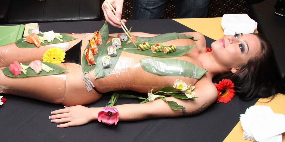 Body Sushi: Essen von nackten Frauenkörpern