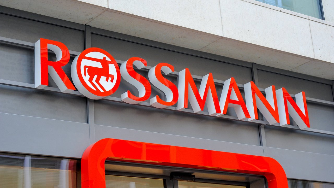 Bei Rossmann gibt es Lippenpflege zum kleinen Preis.