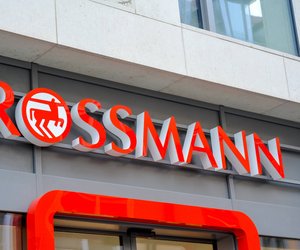 Dieser tolle Lipgloss von Rossmann zaubert dir wunderschöne Sommerlippen