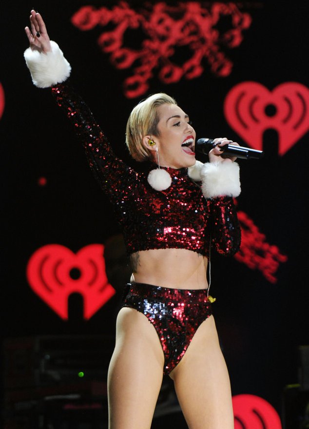 Miley Cyrus bei einem Auftritt Miley Cyrus bei einem Auftritt