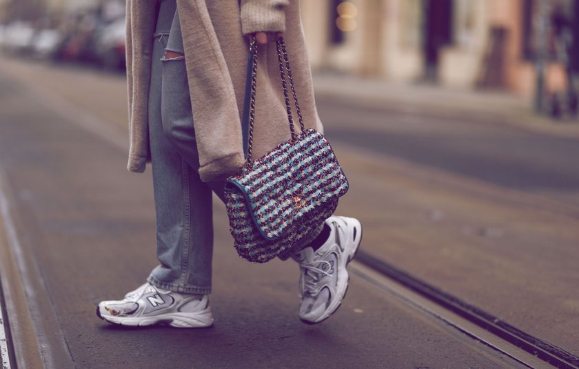 Streetstyle mit New Balance Sneakern
