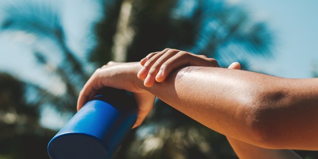 Sonnencreme vom letzten Jahr: Schützt sie noch oder lieber entsorgen?