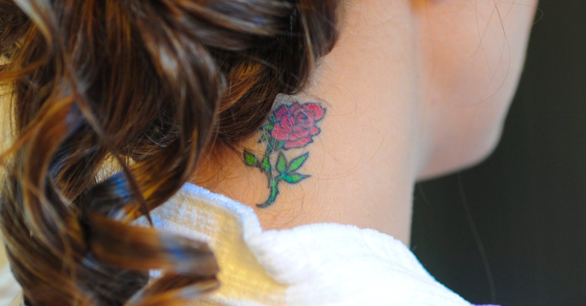 Rosen Tattoo Bedeutung Des Blumen Motivs Desired De