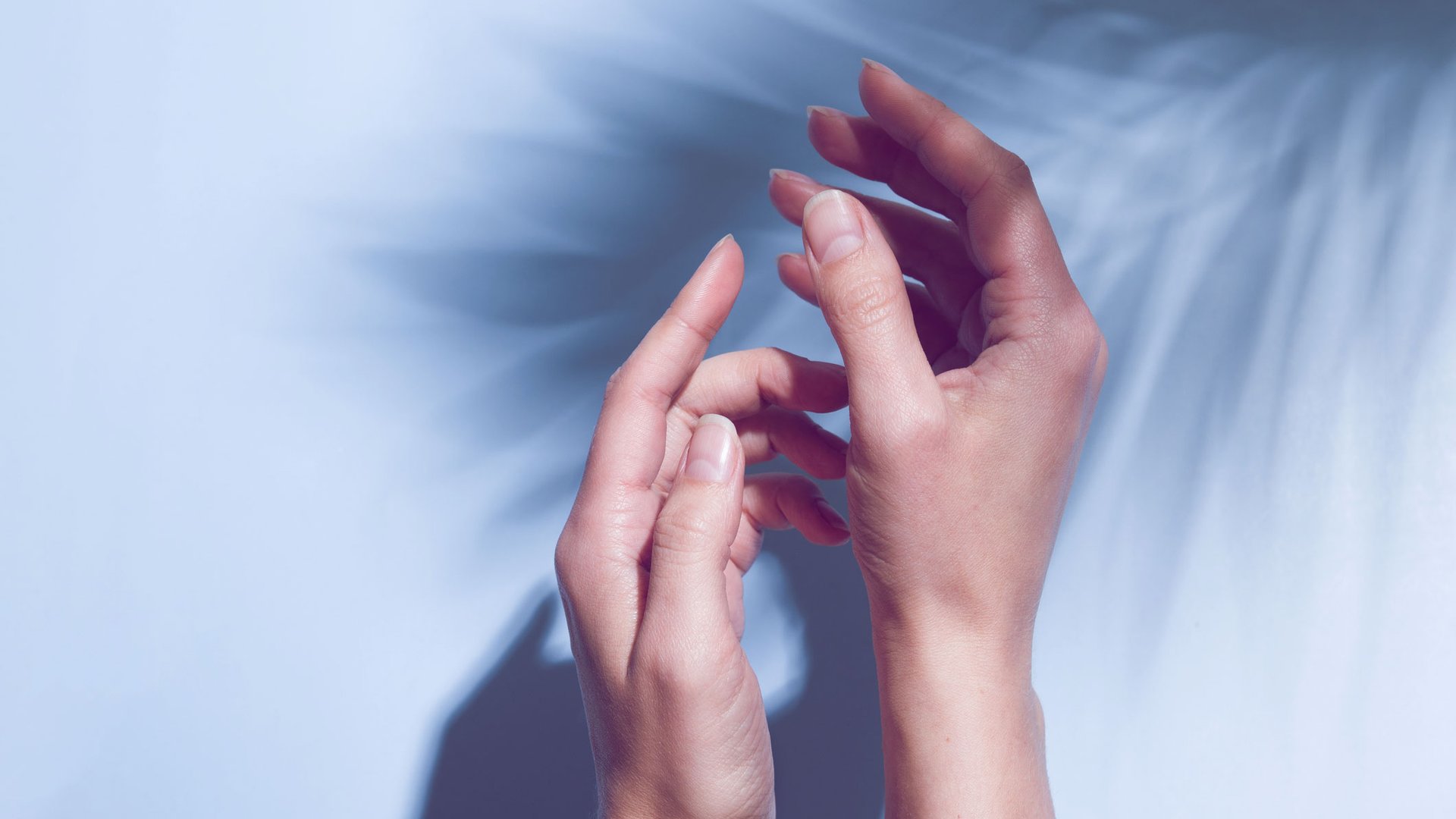 Bare-Nails-2026-Wie-die-Modewelt-gerade-den-Alltag-von-Millionen-Frauen-als-Luxus-verkauft