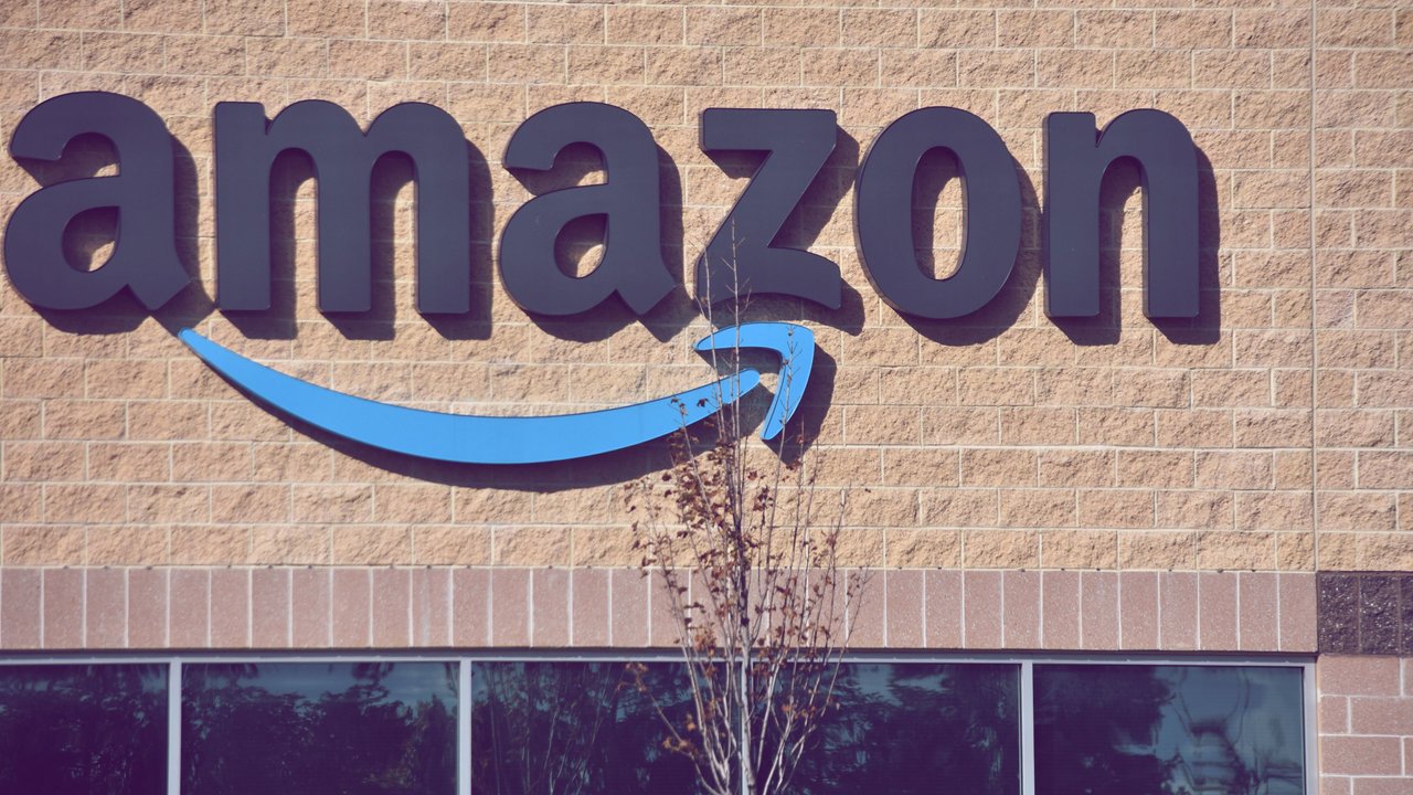 Bei Amazon bekommst du einen tollen Schmortopf von Paris Hilton.