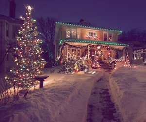 Diese beleuchtete Tannengirlande von Amazon verzaubert dein Zuhause zur Weihnachtszeit