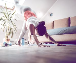 Platzsparende Fitnessgeräte: 8 Empfehlungen für kleine Wohnungen