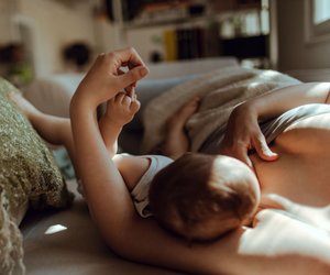 Clusterfeeding: Mein Baby hört nicht auf zu Trinken!