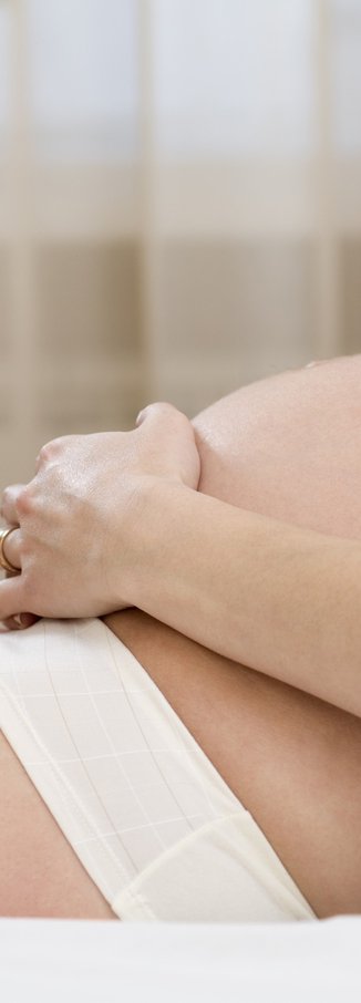 Schwangere Frau in Unterwäsche Schwangere Frau in Unterwäsche