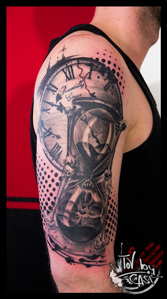 Uhr Tattoo Temple of Visions