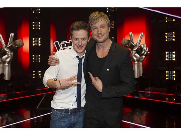 The Voice of Germany: Kandidat Chris Schummert mit seinem Coach Samu Haber The Voice of Germany: Kandidat Chris Schummert mit seinem Coach Samu Haber