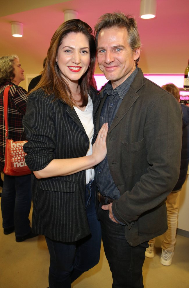 Bianca Warnek und René Steinke bei der Premiere des Theaterstücks „Hase Hase“ in Berlin.