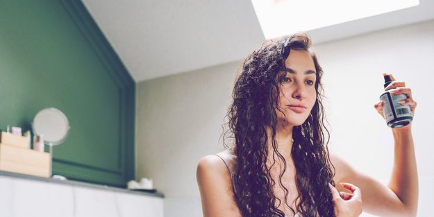 Dieser Leave-in-Conditioner für 6 Euro ist laut Stiftung Warentest der beste (und pflegt die Haare sofort)