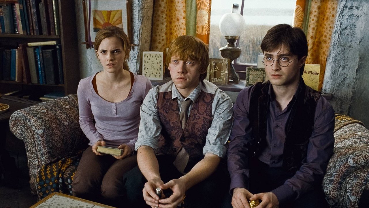 (L-r) EMMA WATSON as Hermione Granger, RUPERT GRINT as Ron Weasley and DANIEL RADCLIFFE as Harry Potter in Warner Bros. PicturesÕ fantasy adventure ÒHARRY POTTER AND THE DEATHLY HALLOWS Ð PART 1,Ó a Warner Bros. Pictures release. Photo courtesy of Warner Bros. Pictures PUBLICATIONxINxGERxSUIxAUTxONLY Copyright: xCourtesyxWarnerxBros.x 30688_006

l r Emma Watson As Hermione Granger Rupert Grint As Ron Weasley and Daniel Radcliffe As Harry Potter in Warner Paperback  Fantasy Adventure Harry Potter and The Deathly Hallows Ð Part 1 Ó a Warner Paperback Pictures Release Photo Courtesy of Warner Paperback Pictures PUBLICATIONxINxGERxSUIxAUTxONLY Copyright xCourtesyxWarnerxBros X 30688_006