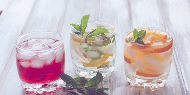 Günstige Cocktails: 3 einfache Drinks für wenig Geld